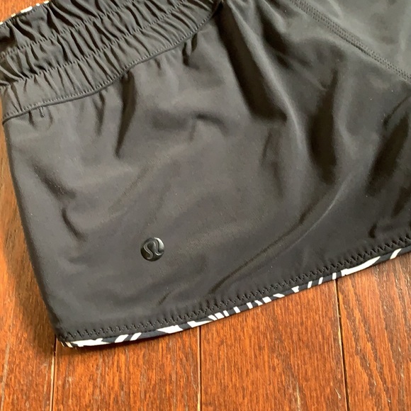 Lululemon reversible shorts - Picture 3 of 6